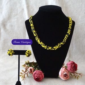 🐝 VINTAGE Twisted Beaded Mutil Necklace 📿 + Earrings (Clip on) 👂✨
